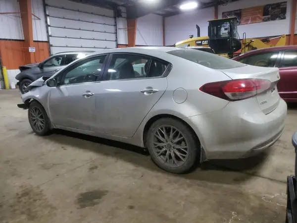 3KPFL4A82JE252287 2018 KIA FORTE - Image 2