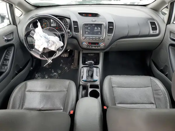 3KPFL4A83HE038015 2017 KIA FORTE - Image 8