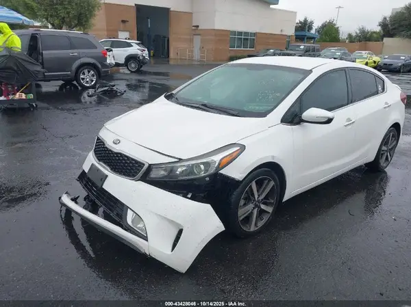 3KPFL4A83HE051833 2017 KIA FORTE - Image 2
