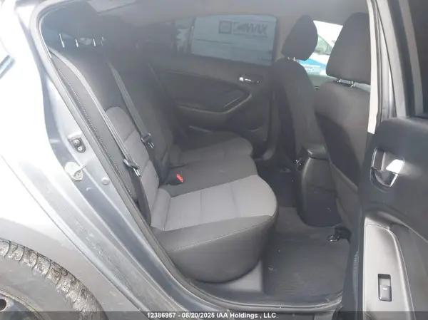 3KPFL4A83HE068860 2017 KIA FORTE - Image 8