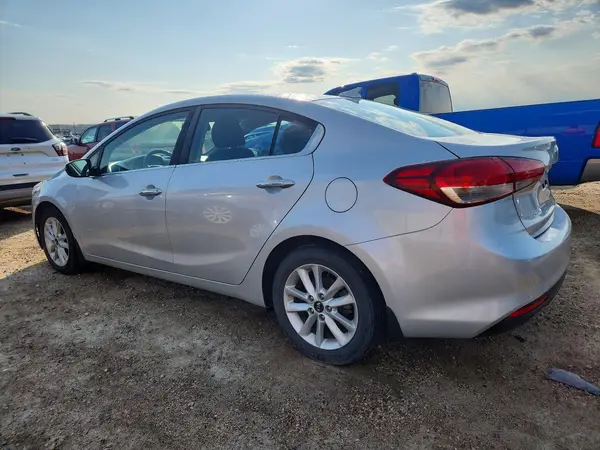 3KPFL4A83HE088736 2017 KIA FORTE - Image 2