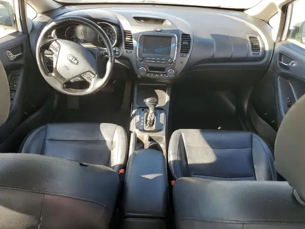 3KPFL4A84HE006884 2017 KIA FORTE - Image 8