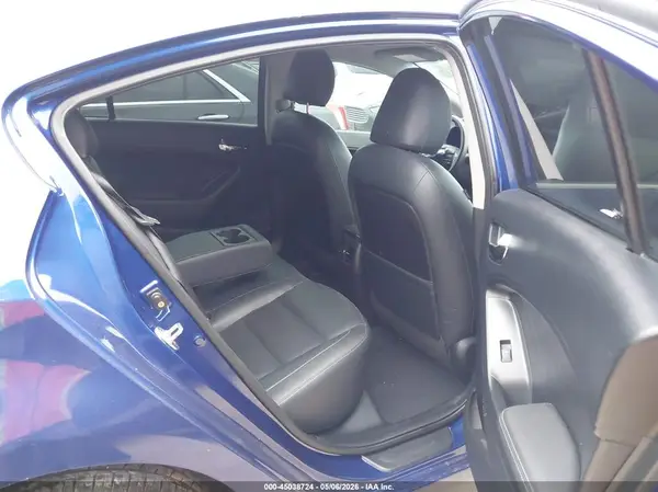3KPFL4A84HE038959 2017 KIA FORTE - Image 8