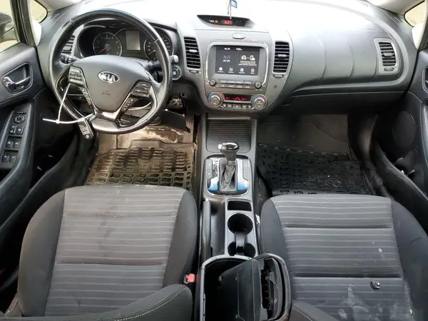 3KPFL4A84HE056930 2017 KIA FORTE - Image 8