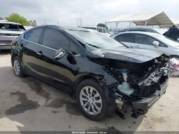 3KPFL4A84JE192187 2018 KIA FORTE - Image 1