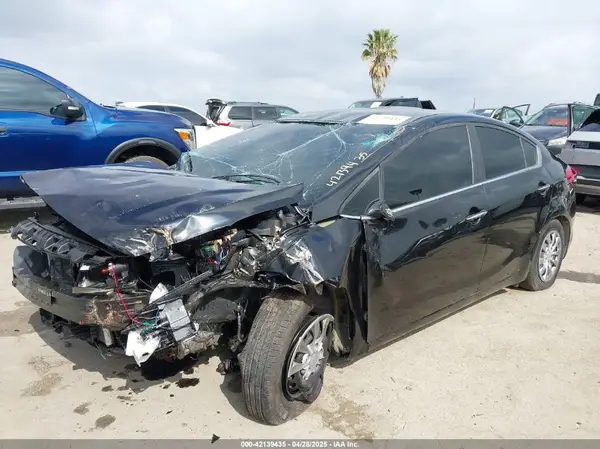 3KPFL4A84JE192187 2018 KIA FORTE - Image 2