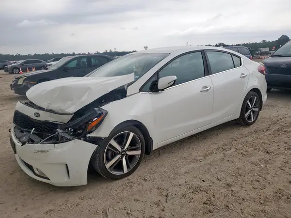 3KPFL4A84JE208596 2018 KIA FORTE - Image 1