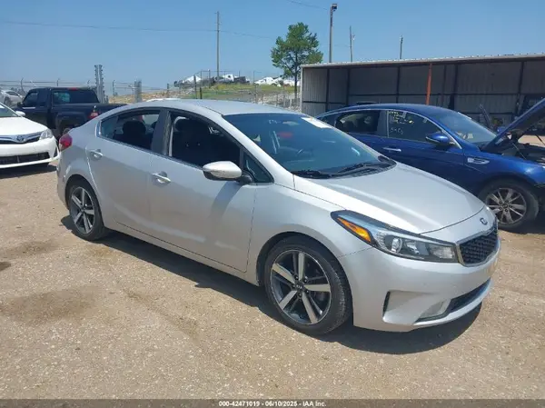 3KPFL4A85HE005551 2017 KIA FORTE - Image 1