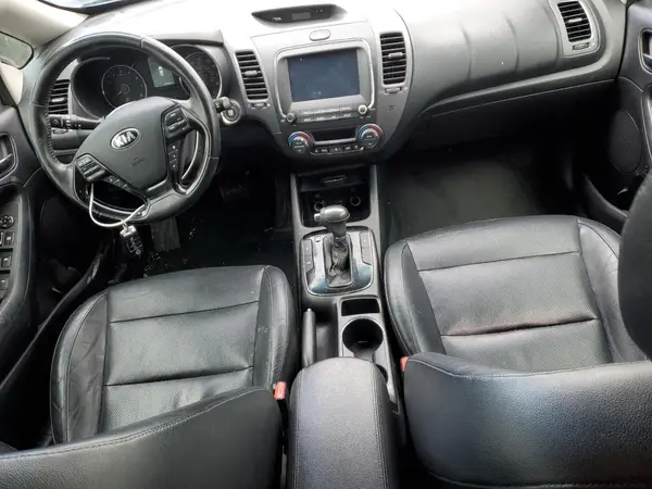 3KPFL4A86JE186018 2018 KIA FORTE - Image 8