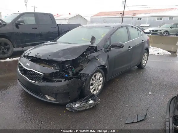 3KPFL4A86JE195401 2018 KIA FORTE - Image 2