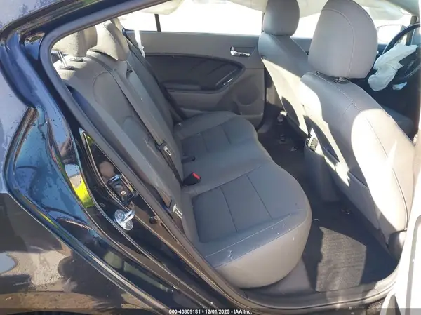 3KPFL4A87HE104694 2017 KIA FORTE - Image 8