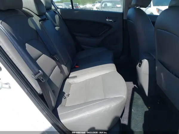3KPFL4A87HE121043 2017 KIA FORTE - Image 8
