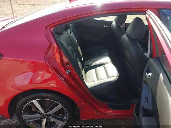 3KPFL4A87JE241527 2018 KIA FORTE - Image 8