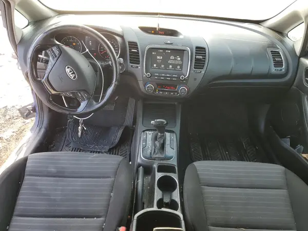 3KPFL4A87JE276200 2018 KIA FORTE - Image 8