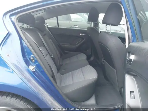 3KPFL4A88HE004247 2017 KIA FORTE - Image 8