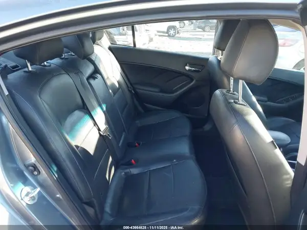 3KPFL4A88HE004944 2017 KIA FORTE - Image 8