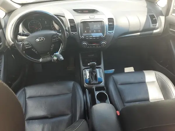 3KPFL4A88HE004975 2017 KIA FORTE - Image 8