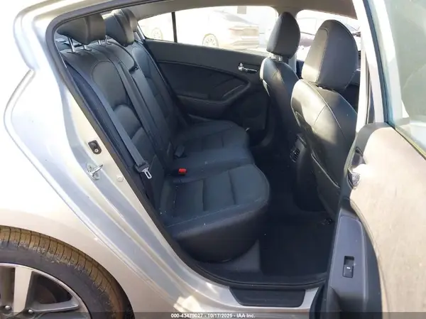 3KPFL4A88HE005432 2017 KIA FORTE - Image 8