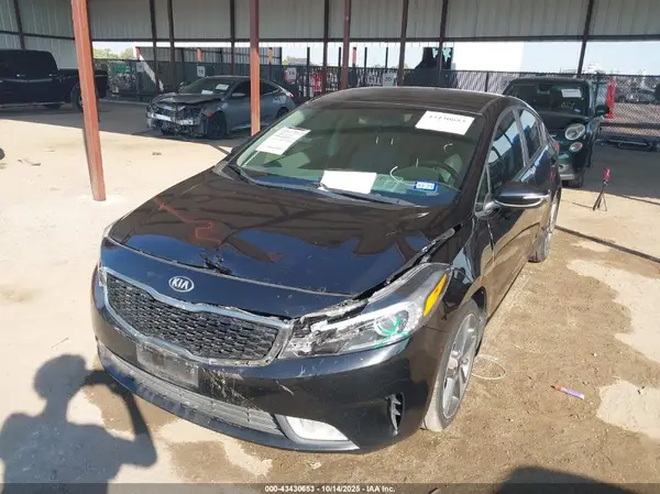 3KPFL4A88HE005673 2017 KIA FORTE - Image 2