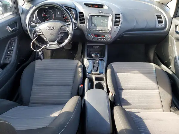 3KPFL4A88HE006029 2017 KIA FORTE - Image 8