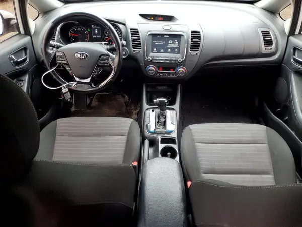 3KPFL4A88JE206740 2018 KIA FORTE - Image 8