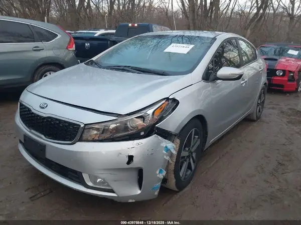 3KPFL4A88JE225370 2018 KIA FORTE - Image 2