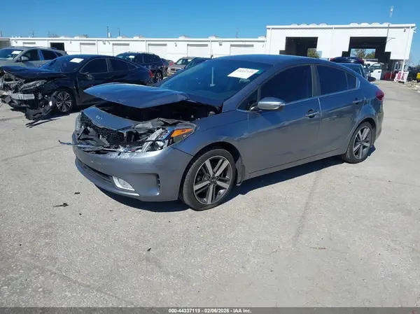 3KPFL4A88JE250933 2018 KIA FORTE - Image 2