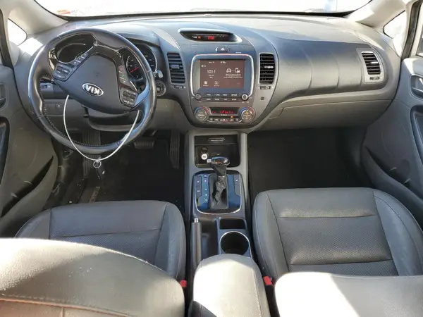 3KPFL4A89HE005553 2017 KIA FORTE - Image 8
