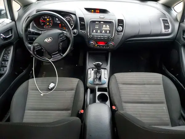 3KPFL4A89HE034244 2017 KIA FORTE - Image 8