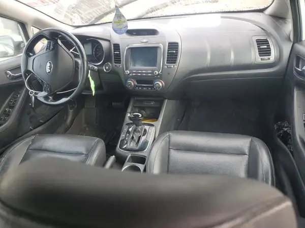 3KPFL4A89HE054185 2017 KIA FORTE - Image 8