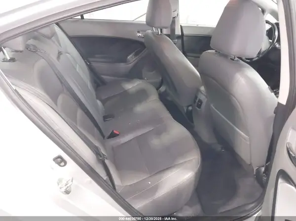 3KPFL4A89JE189950 2018 KIA FORTE - Image 8