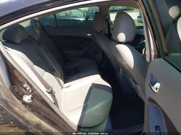 3KPFL4A89JE199975 2018 KIA FORTE - Image 8
