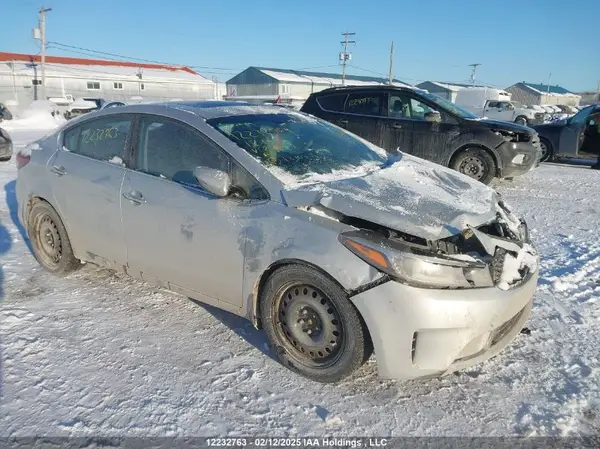 3KPFL4A89JE238211 2018 KIA FORTE - Image 1