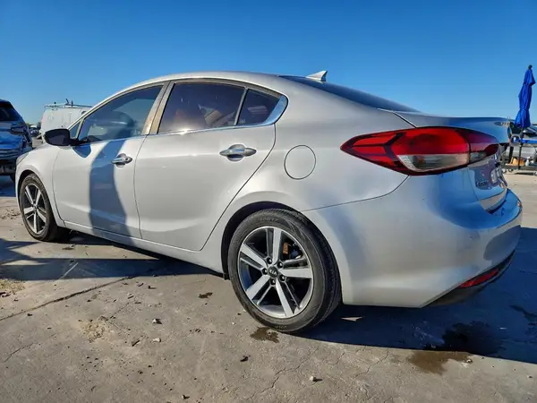 3KPFL4A8XHE005576 2017 KIA FORTE - Image 2