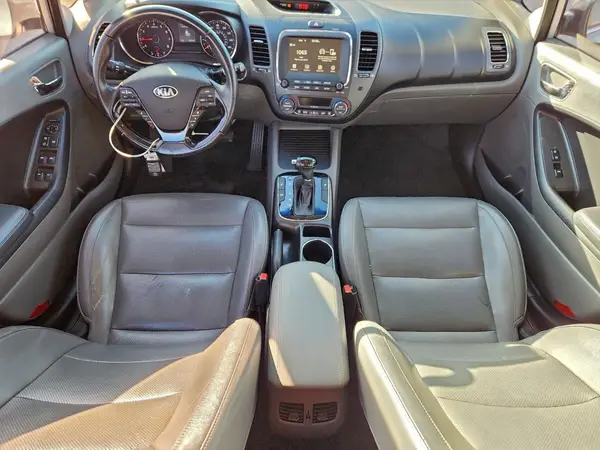 3KPFL4A8XHE005576 2017 KIA FORTE - Image 8