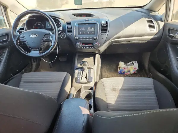 3KPFL4A8XHE073778 2017 KIA FORTE - Image 8