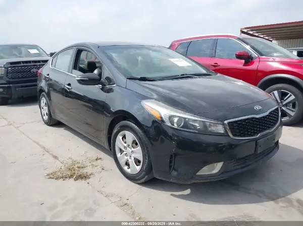 3KPFL4A8XHE093383 2017 KIA FORTE - Image 1
