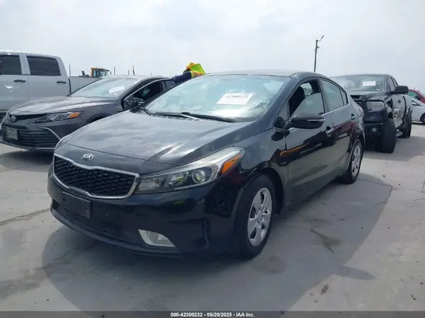3KPFL4A8XHE093383 2017 KIA FORTE - Image 2