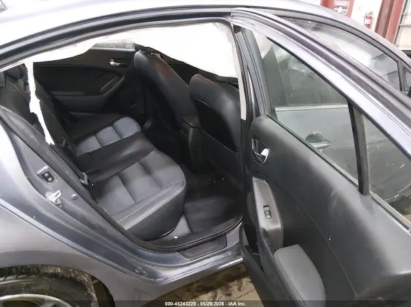 3KPFL4A8XHE110666 2017 KIA FORTE - Image 8