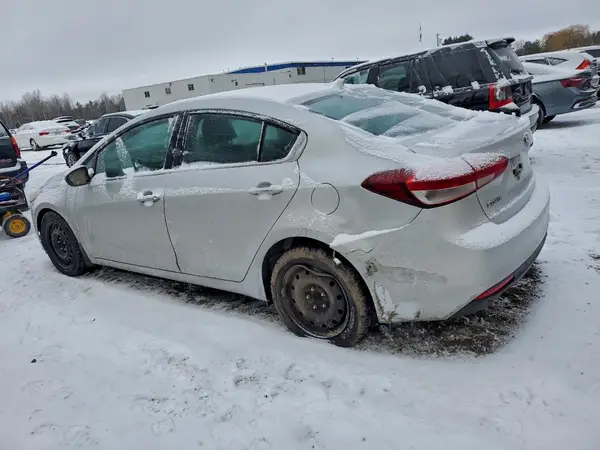 3KPFL4A8XJE186099 2018 KIA FORTE - Image 2