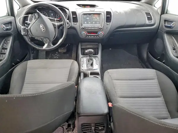 3KPFL4A8XJE186099 2018 KIA FORTE - Image 8