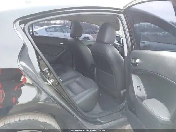 3KPFL4A8XJE192582 2018 KIA FORTE - Image 8