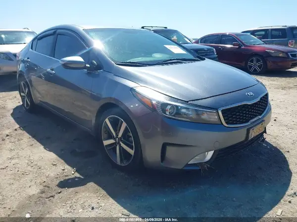 3KPFL4A8XJE249458 2018 KIA FORTE - Image 1