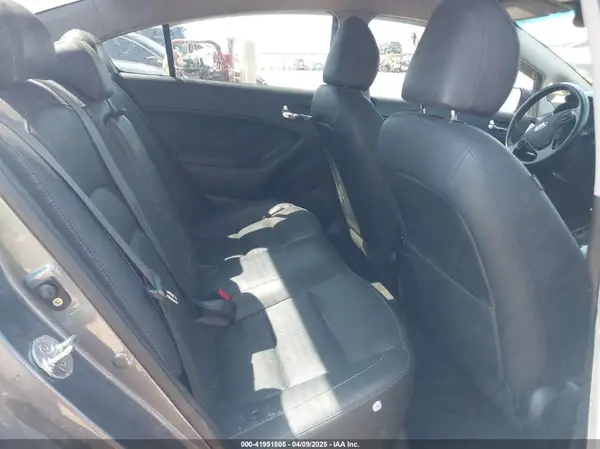 3KPFL4A8XJE249458 2018 KIA FORTE - Image 8