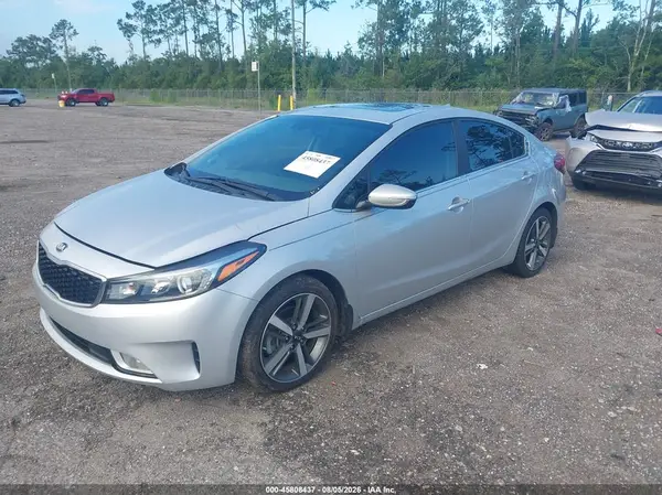 3KPFN4A80HE118561 2017 KIA FORTE - Image 2