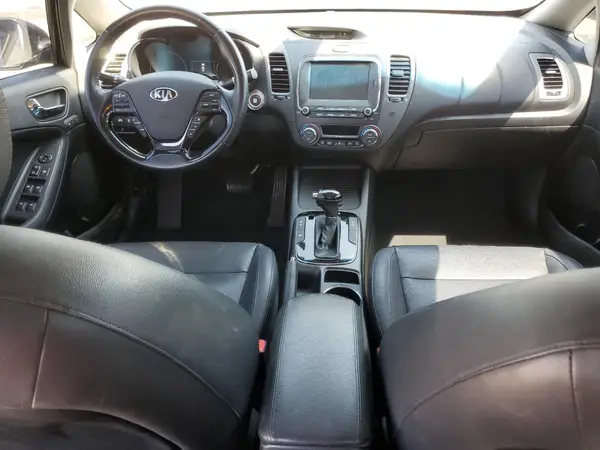 3KPFN4A80JE257031 2018 KIA FORTE - Image 8
