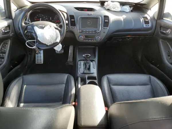 3KPFN4A81HE068852 2017 KIA FORTE - Image 8