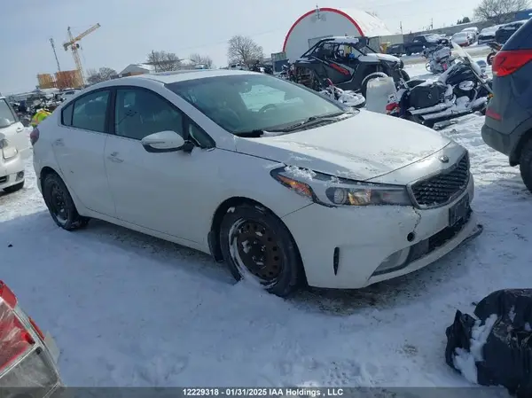 3KPFN4A82HE033236 2017 KIA FORTE - Image 1