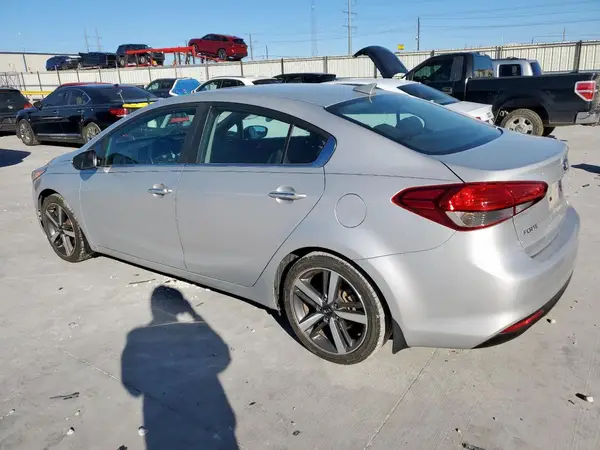 3KPFN4A82HE086681 2017 KIA FORTE - Image 2