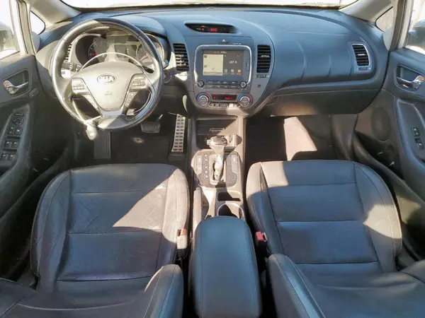 3KPFN4A82HE086681 2017 KIA FORTE - Image 8